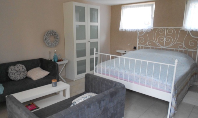 Keskastel Apartment | Small apartment with a separate entrance,