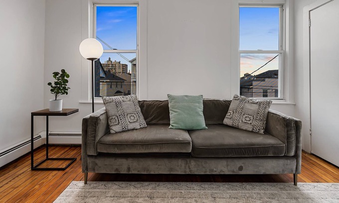 Ventnor City Apartment | Small Beach Style 1BR with Sunny Deck