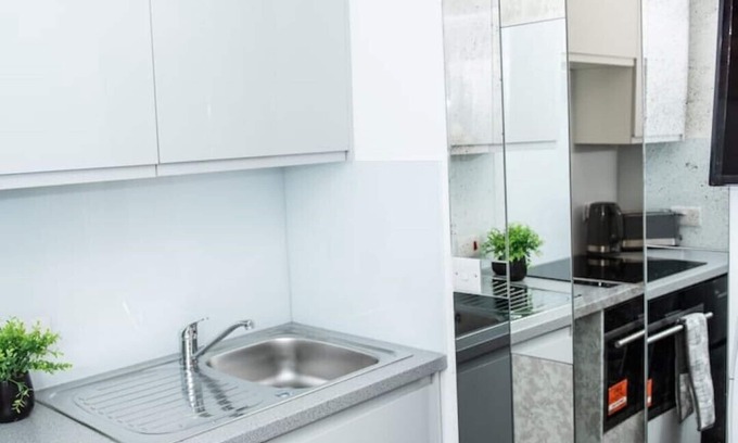 Kensal Green Apartment | Small But Cozy Studio, Great Tube Connection