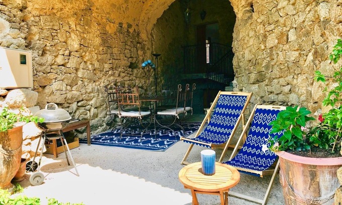 Lama House | Small charming house between sea and mountains