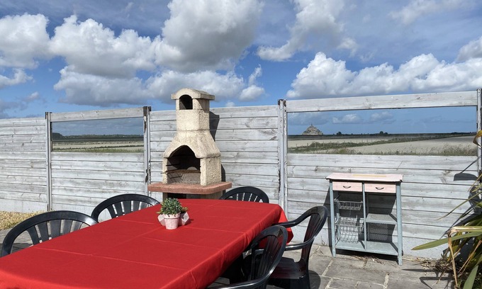 Huisnes-sur-Mer House | Small cocoon with view of Mont St Michel