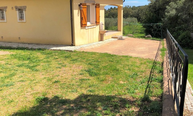 San-Gavino-di-Carbini Villa | Small contemporary villa with all mod cons (new)