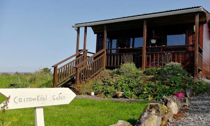 Castlebaldwin Cabin | Small, cozy twin room cabin with en-suite