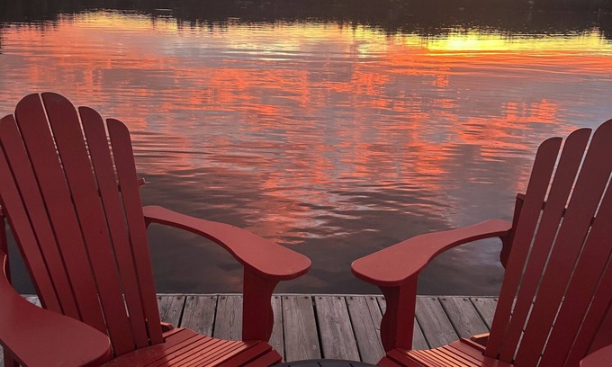 North Kawartha Cottage | Small group Autumn rate! Ask Family cottage private beach, volleyball, fire pit
