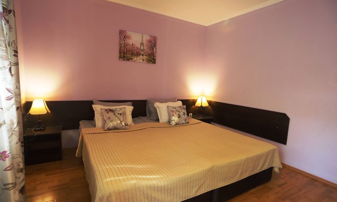 Trakata Villa | Small guest house with a pool 5 min from the beach!