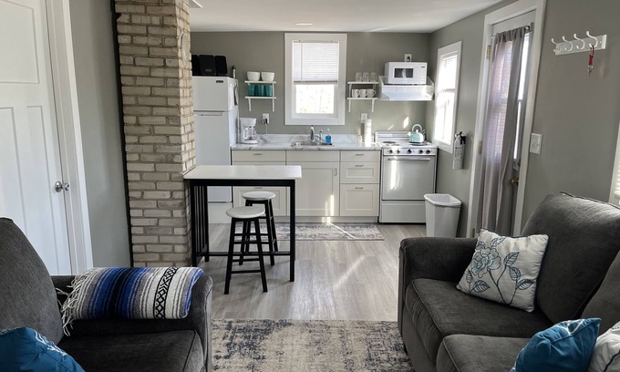 Alexandria House | Small Home in the City of Alexandria!