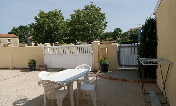 Saint Germain de Marencennes Cottage | Small house 25 minutes from the ocean.