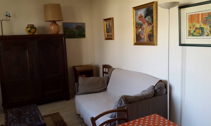 Segre House | Small house between village and river in a park