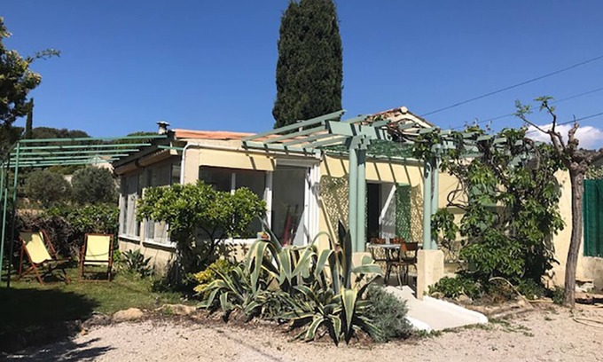Saint-Cyr-sur-Mer House | Small house with pedestrian access to Port d'Alon cove (St Cyr sur Mer)