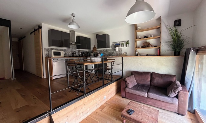 Chavanod Apartment | Small independent apartment in farmhouse with air conditioning