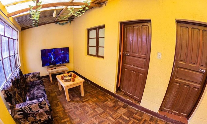 Copacabana House | Small independent house, in the center of copacabana