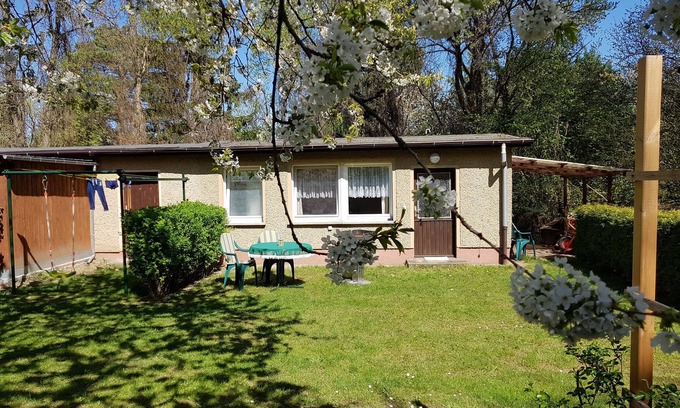 Panketal House | small, inexpensive bungalow/accommodation nearby v Berlin S-Bahn connection