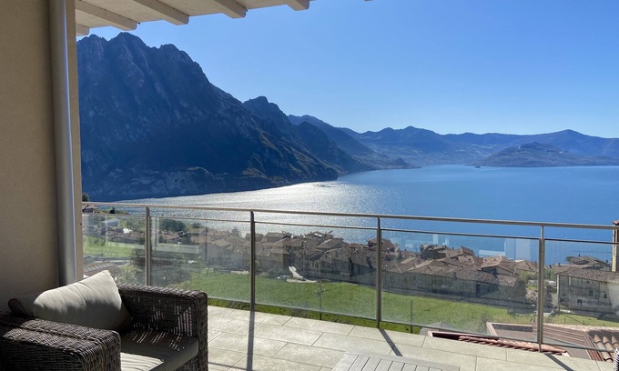 Solto Collina Apartment | Small lake view paradise with private pool