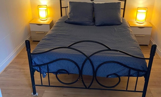 Bobigny House | Small pavilion, Jacuzzi, Barbecue, Terrace, Netflix, Canal+, Disney+.