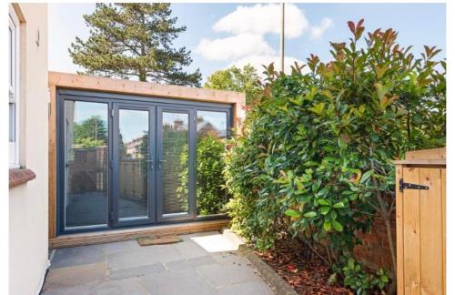 Henley Bed & Breakfast | Small quirky studio