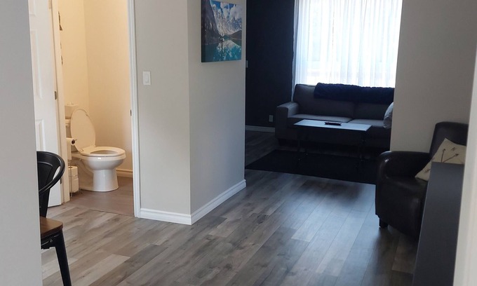 Midland House | Small retreat home located in Midland. 5 minute walk to Downtown, Restaurants.