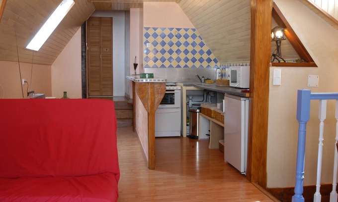 Navarrenx House | Small semi-detached house located in the town center