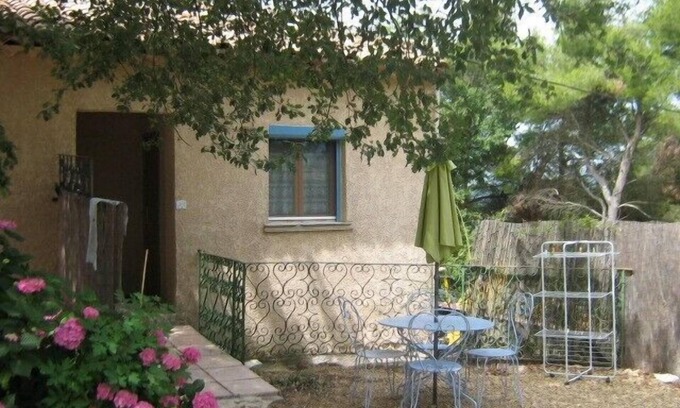 Bonnieux Apartment | Small, simple apartment in the heart of the Luberon countryside.