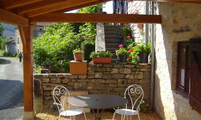 Cazals Apartment | Small studio for 2 in the gorges of the Aveyron