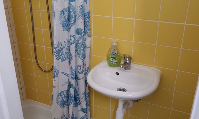 Hlubocepy Apartment | Small studio in Praguen30 minutes to the center by tram