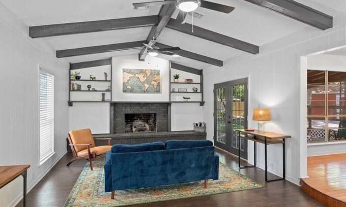 Taylor House | Small Town, Big House in Taylor TX