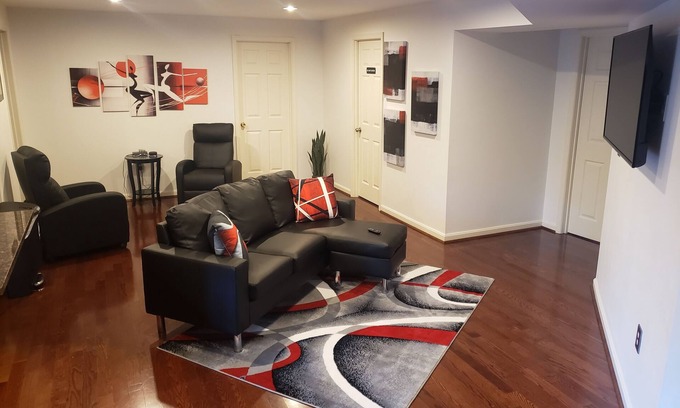 La Plata House | Small Town but Contemporary 2 Bdrm/ 1 Bath/Full Kitchen/Patio/Private