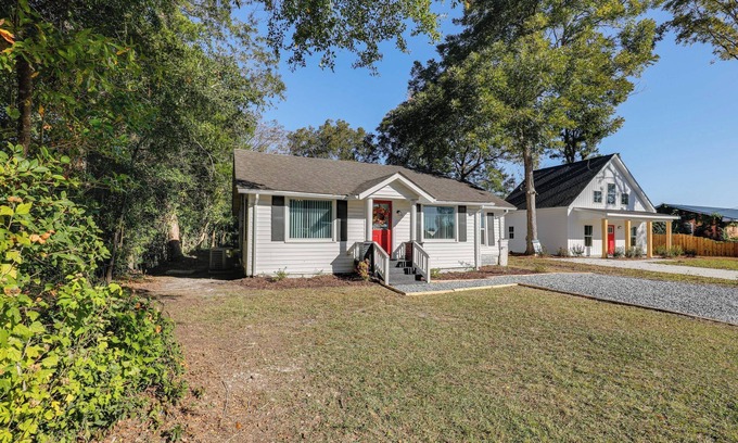 Burgaw House | Small-Town Charm & Local Dining: Home in Burgaw!