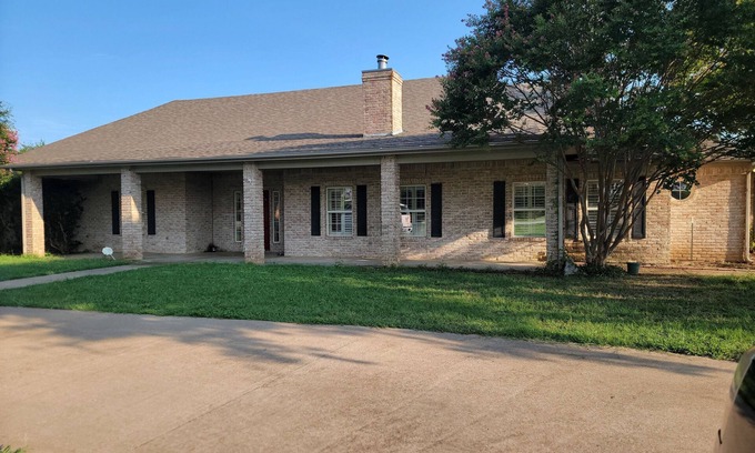 Crowley House | Small Town Country Retreat
