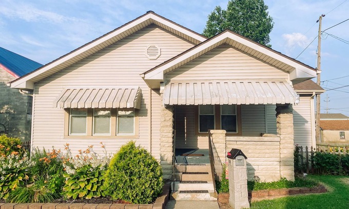 Bedford House | Small town Indiana getaway