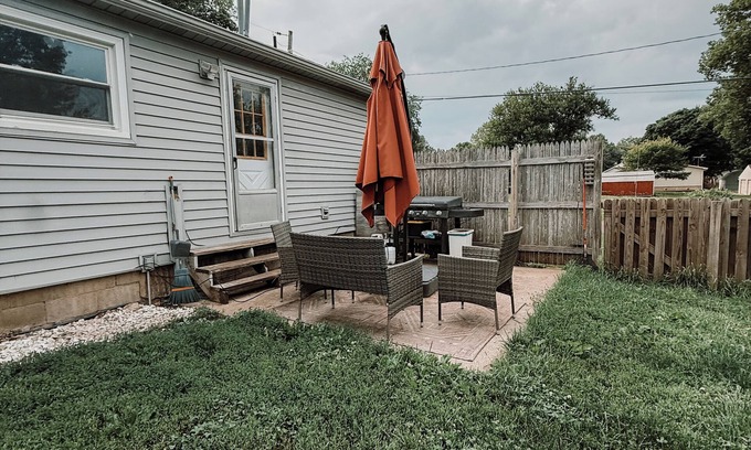 Spring Hill House | Small town stay surrounded by bigger cities.
