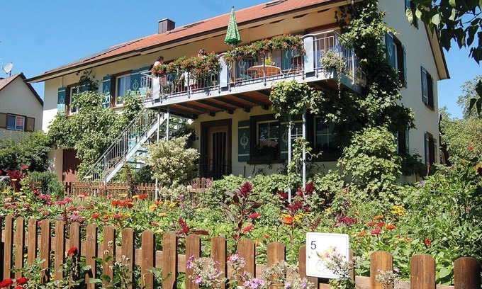Lippertsreute Apartment | Small vacation apartment*, 90sqm, 2 bedrooms, 1 children's room, max. 6 persons (4 adults)