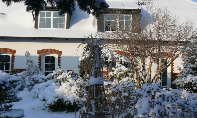 Polchow Apartment | Small vacation cottage - lovingly managed pension in Neddesitz on Rügen