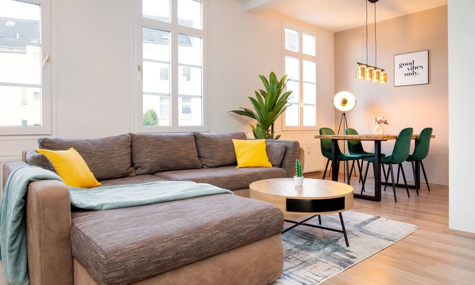 Barmen Apartment | ☆Smart Home - Wuppertal - Perfect for 5 Guests! - Central - Parking - Netflix