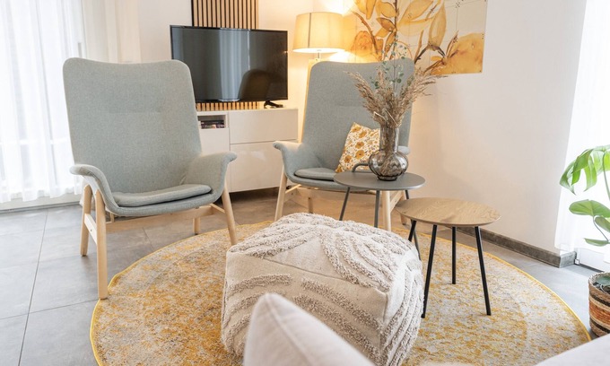 Bad Zwischenahn Apartment | SmartFewo: Naturwunder | terrace | sauna | park