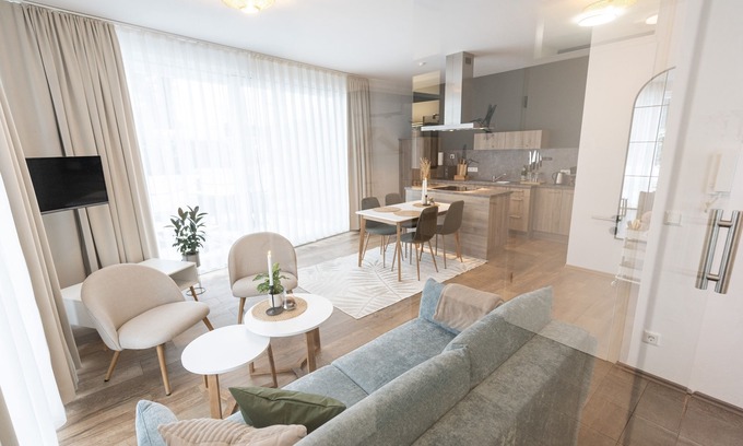 Bad Zwischenahn Apartment | SmartFewo: Windbrecher | terrace | sauna | parking