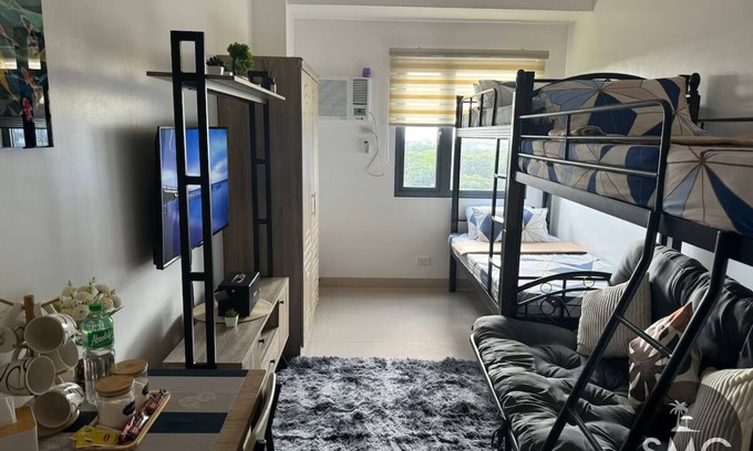 Dasmarinas Condo | SMG Cozy Studio @ Green 2 - Wi-Fi, Netflix & Pool!