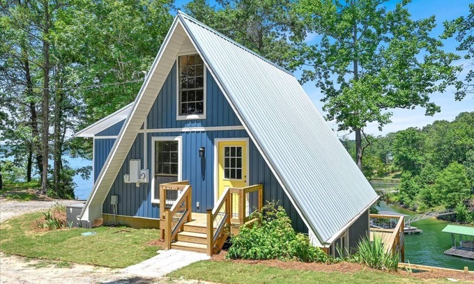 Crane Hill Cabin | SMITH LAKE CABIN
