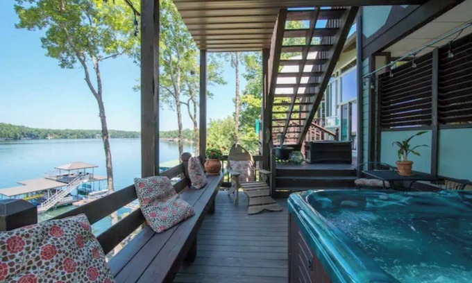 Crane Hill House | Smith Lake Glamping - 1MoTow Vintage Airstream