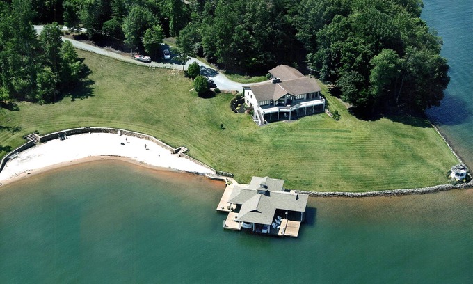 Union Hall House | Smith Mountain Lake Beach Retreat
