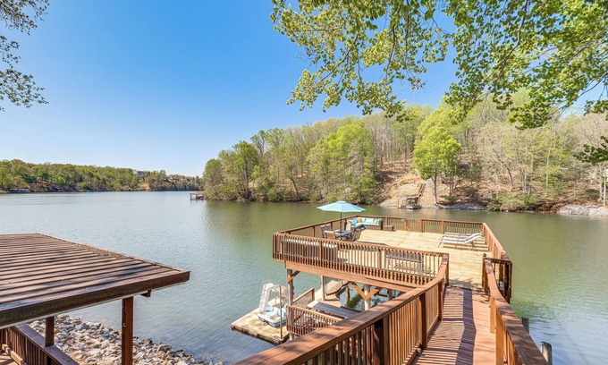Westlake Corner House | Smith Mountain Lake House w/2-Story Boat Dock!