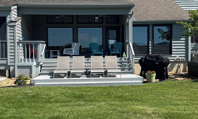 North Shore House | Smith Mountain Lake Waterfront Vacation Retreat