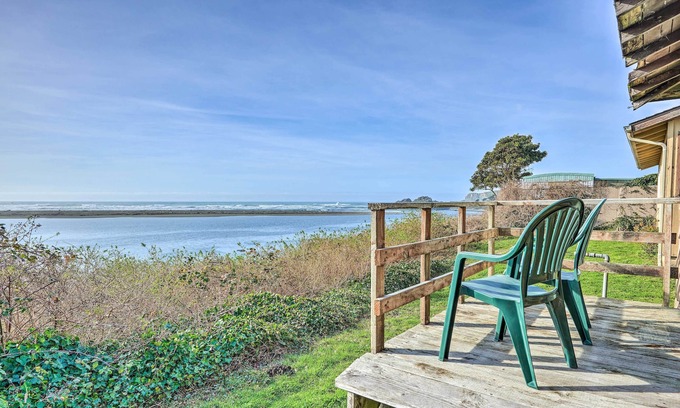 Smith River Cabin | Smith River Vintage Cabin: Oceanfront Deck + Views