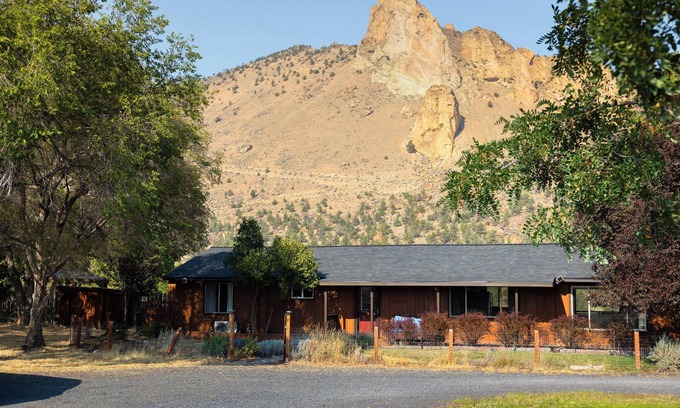 Terrebonne House | Smith Rock Base Camp! Adventure Awaits!