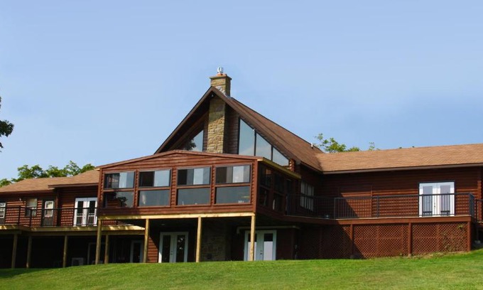 Scotsburn Ski Chalet | Smith Rock Chalets