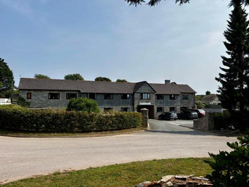 Newton Ferrers Hotel | Smithaleigh Farm Rooms and Apartments