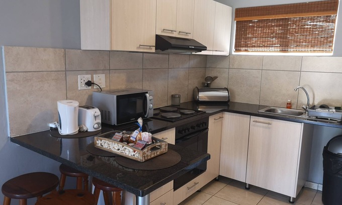Parow North Apartment | Smithland Guest Apartments