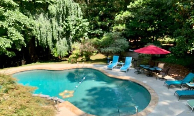 Stone Mountain House | SmokeRiseRetreat, Holiday Haven with Every Comfort