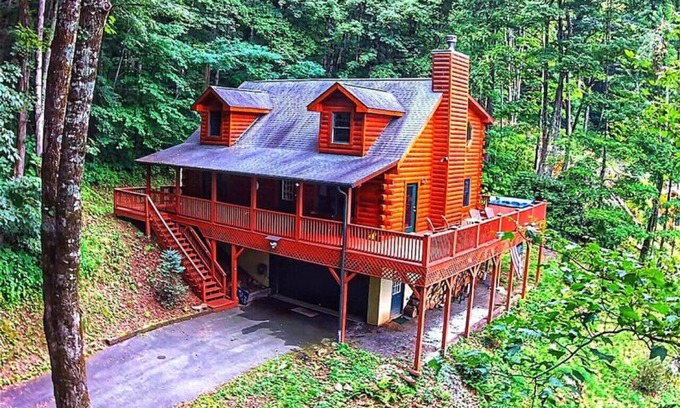 Waynesville Cabin | Smokey Mountain Retreat