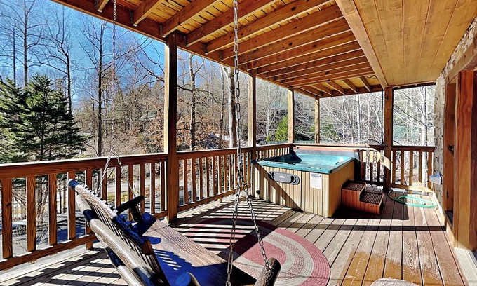 Black Bear Falls Cabin | Smoky Bear Hideaway