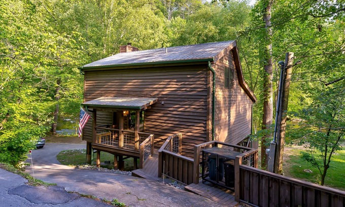 Townsend Cabin | Smoky Mountain Cabin with Private River Access